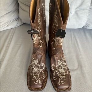 SHYANNE WOMEN'S LASY FLORAL EMBROIDERED WESTERN BOOTS - BROAD SQUARE TOE